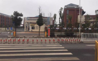 乱停车|曝光！家长们别再以接送孩子的名义乱停车了!!!