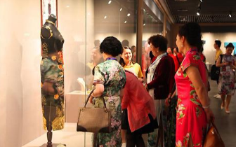 第三届中国（宜兴） 旗袍文创节开幕 旗袍佳丽齐聚陶都