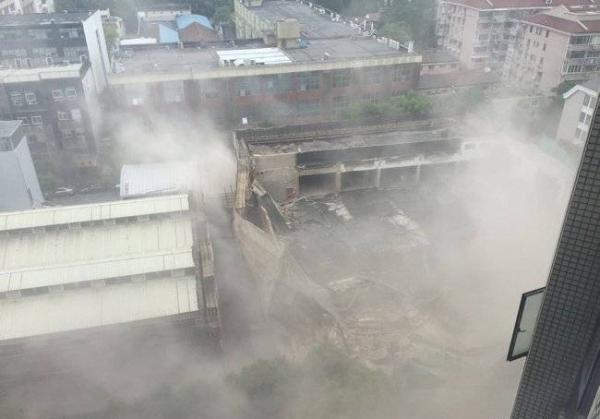 上海一建筑发生坍塌 多人被压已救出4人