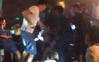 男子酒后闹事殴打店员 劝架朋友也遭了殃