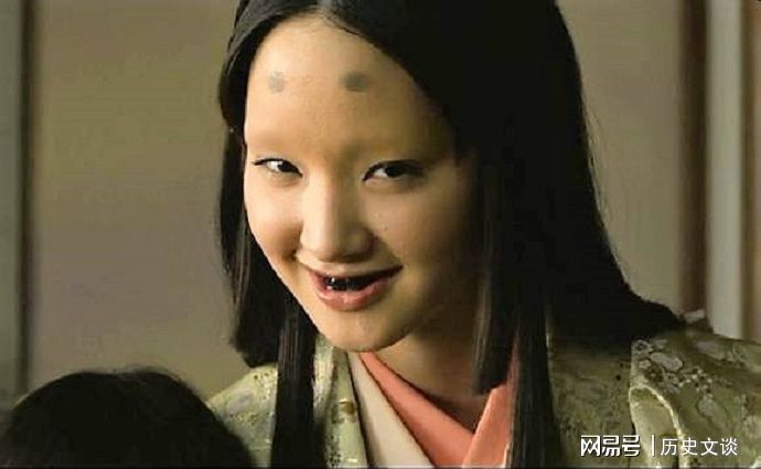 古代日本女性妆容眉毛剃光牙齿染成黑色日本人这样更美丽