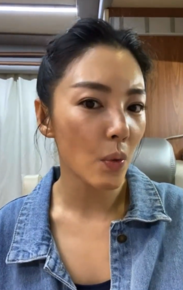 张雨绮示范“脏脏妆”前卫个性 调侃“脏雨绮上线”