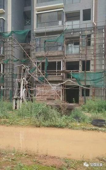 开发商破产跑路，我自己掏钱找人盖“烂尾楼”