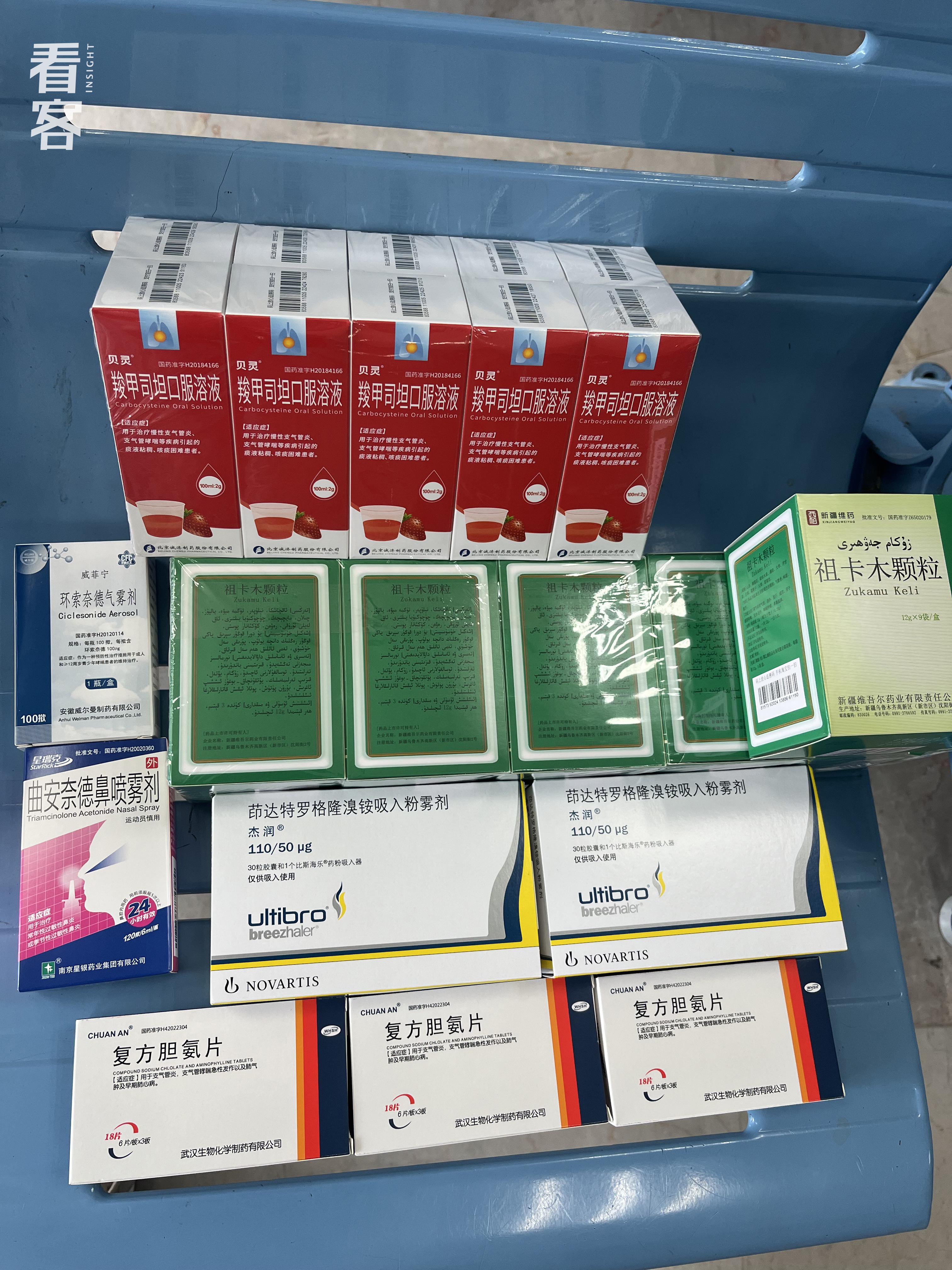 很多患者需要委托陪诊师定期取药，然后快递寄到很远的地方，这么多药仅是一个月的用量