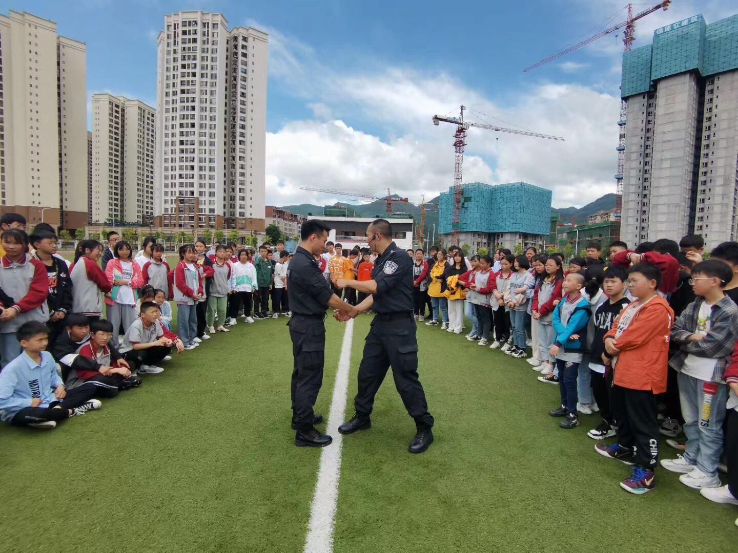 教授安全防护技能