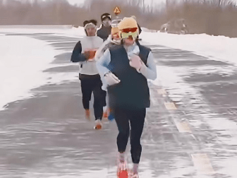 “最快女护士”张水华东极新年马拉松夺冠，本人发声：“未来不管怎么选择，都像东极的太阳一样，充满希望和力量”